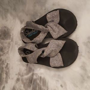 SKECHERS YOGA FOAM SANDALS  SIZE 7 GREY